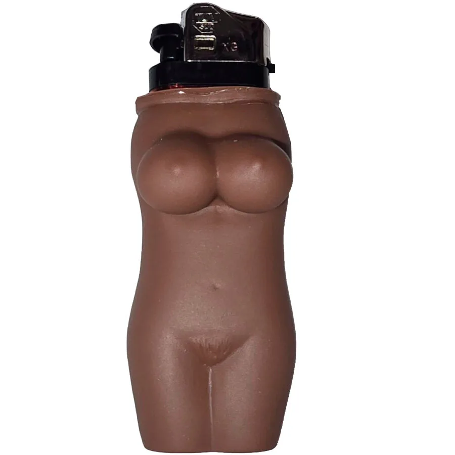 Femme mulâtre au corps plus clair