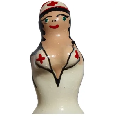 Preservativo decorativo pintado a mano enfermera rubia