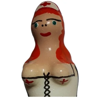 Preservativo decorativo pintado a mano enfermera pelirroja