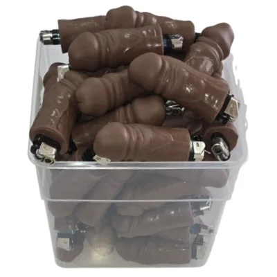 Bocal de 30 briquets en forme de pénis mullatto