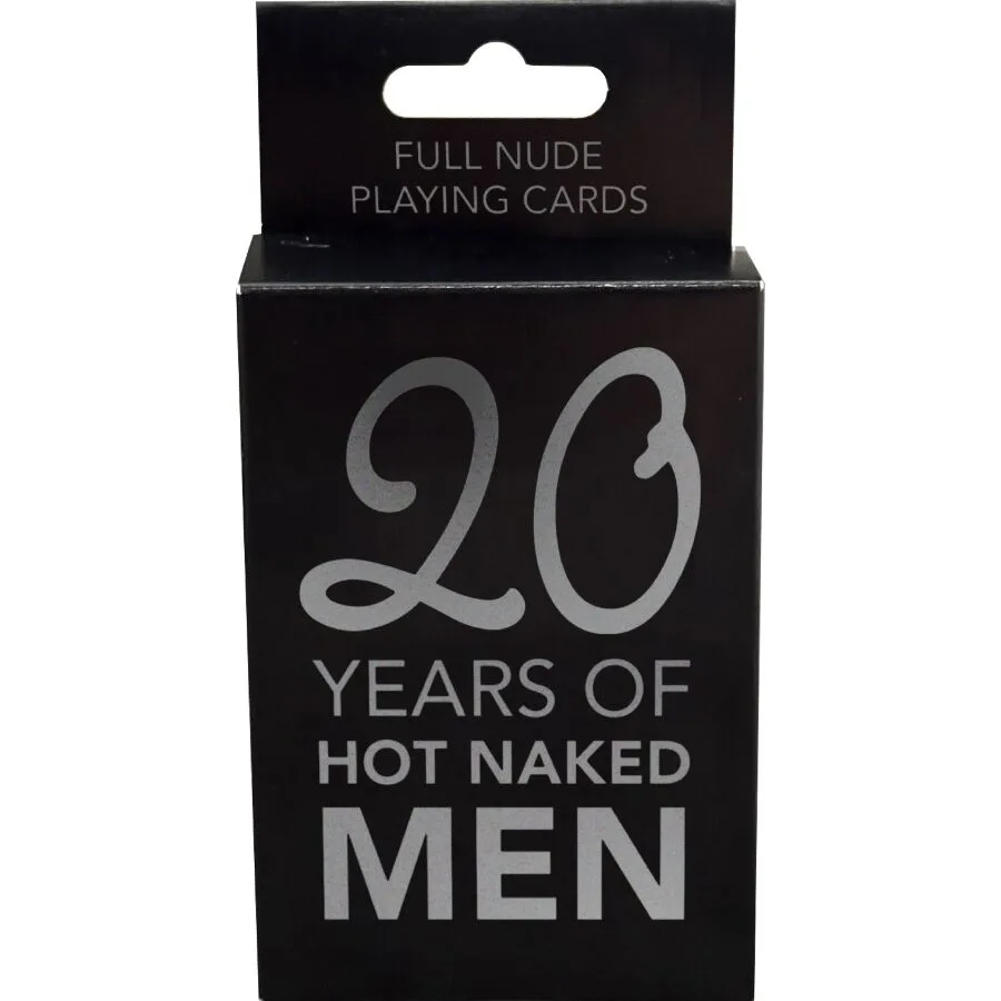 Des hommes entièrement nus jouant aux cartes