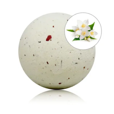 Badebombe mit jasminduft und rosenblüten