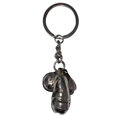Silberner metall-schlüsselanhänger in schrumpfpenis